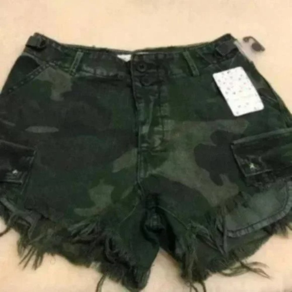 Free People Commander Cut Off Shorts. - Picture 4 of 11